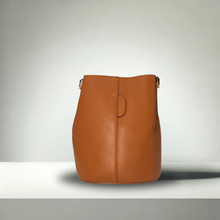 Sac en seau Céline - Camel Sac à main Signé L   